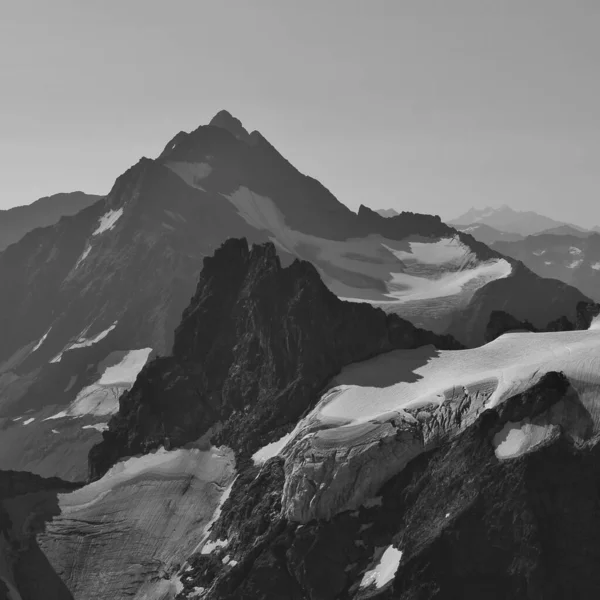 Велична Гора Сустенхорн Яку Видно Гори Тітліс Швейцарія — стокове фото