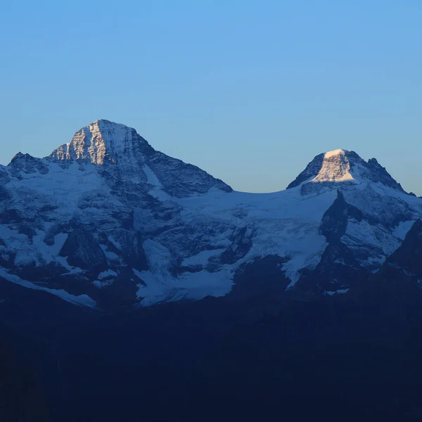 Gündoğumunda Breithorn Tschingelhorn Dağlarının Zirveleri — Stok fotoğraf
