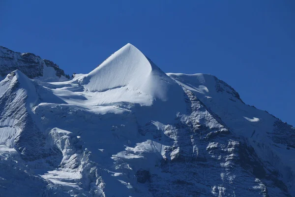 积雪覆盖了瑞士锡尔伯霍恩山 — 图库照片