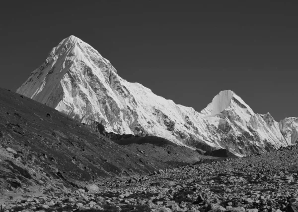 Pokryta Śniegiem Góra Pumo Nepal — Zdjęcie stockowe