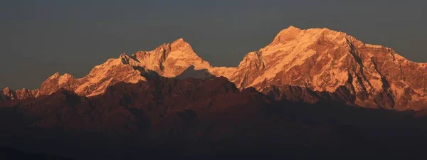 日落时的Manaslu Mange 尼泊尔Annapurna保护区Ghale Gaun视图 — 图库照片