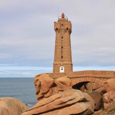 Men Ruz, eski deniz feneri, Brittany.