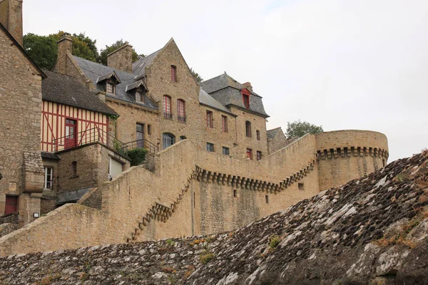 Hus Och Medeltida Vägg Mont Saint Michel — Stockfoto