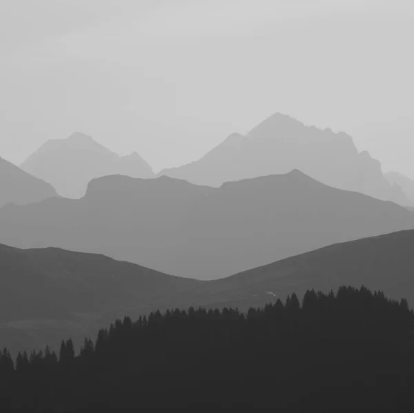 Dröm Som Bergskedjor Morgonljuset Sett Utifrån Vorder Walig Schweiz — Stockfoto