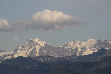 Jungfrau Dağı Niesen Kulm 'dan görüldü..