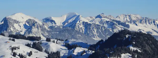 Neve Cobriu Montanhas Schafberg Kaiseregg Paisagem Inverno Perto Zweisimmen Alpes — Fotografia de Stock