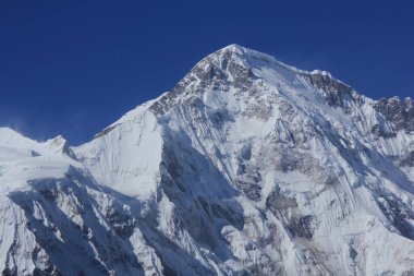 Cho Oyu, Nepal Çin sınırındaki yüksek dağ..