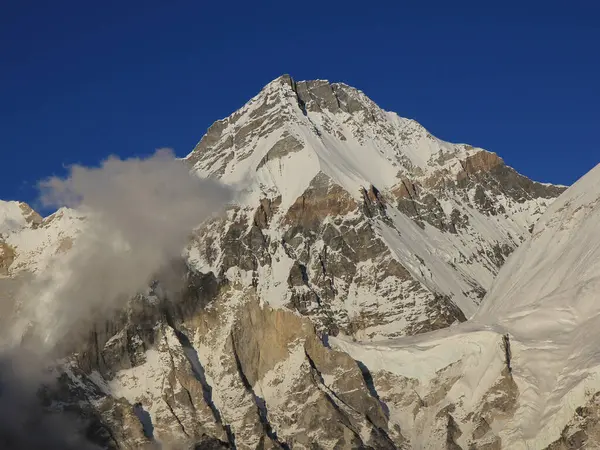 Changtse Dağı Üzerinde Mavi Gökyüzü Kala Patthar Nepal Manzarası Telifsiz Stok Imajlar