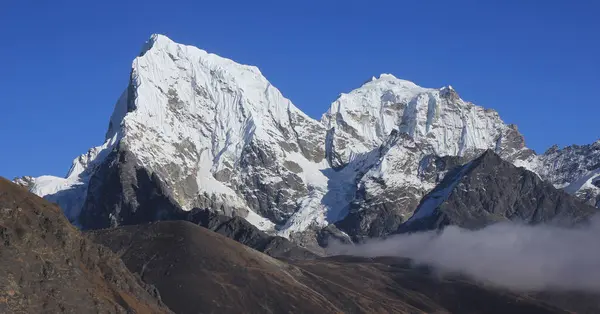 Karla Kaplı Dağlar Cholatse Tobuch Gokyo Vadisi Manzarası Nepal Stok Fotoğraf