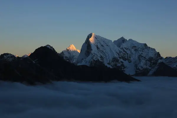 Gün Batımında Ama Dablam Dağı Cholatse Tepeleri Nepal Stok Fotoğraf