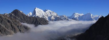 Sonbahar sahne Gokyo Vadisi'nde, Nepal.