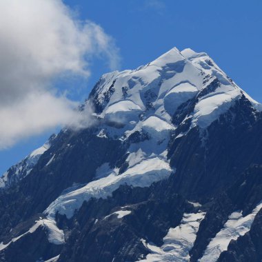 Cook Dağı 'nın zirvesi, Yeni Zelanda' nın en yüksek dağı..