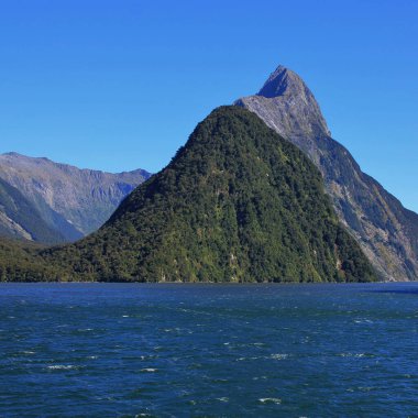 Mitre, Milford Sound 'daki dağ, Yeni Zelanda.
