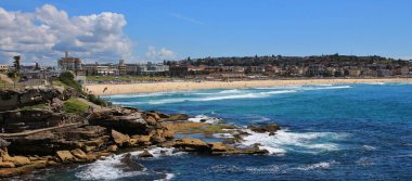 Bondi Plajı ve Mavi Pasifik, Sydney, Avustralya.