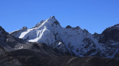 Mera Tepesi Gorak Shep, Nepal 'den görüldü.