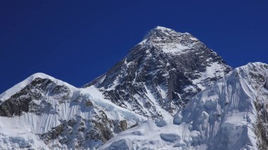 Kala Patthar, Nepal görülen Everest Dağı.