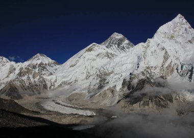 Everest, Nuptse ve Everest Merkez Kampı Kala Patthar, Nepal 'den görüldü..