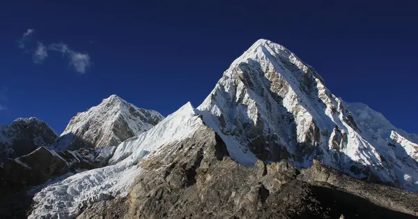 Pumo Ri Dağı Kala Patthar, Nepal 'den görüldü..