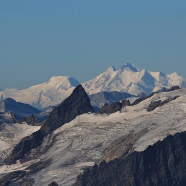 Mischabel dağları Titlis, İsviçre 'den görüldü..