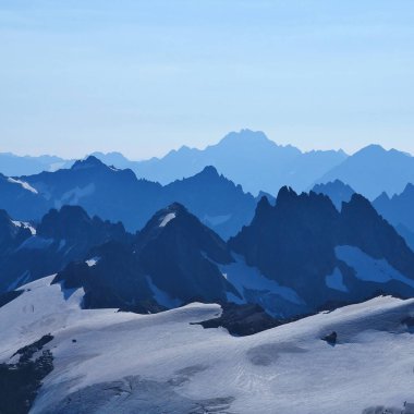 İsviçre, Titlis 'ten görünen dağ zirveleri.