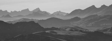 Bernese Oberland 'deki sıradağlar, Niesen, İsviçre manzarası..