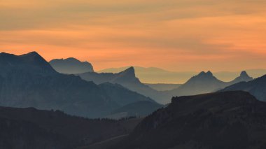 Bernese Oberland, İsviçre 'deki günbatımı sahnesi gibi..