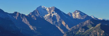 Rinderhorn ve Balmhorn, Niesen, İsviçre 'den görüldü..