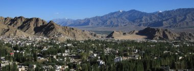 Shanti Stupa, Hindistan 'dan Leh' in görüntüsü.