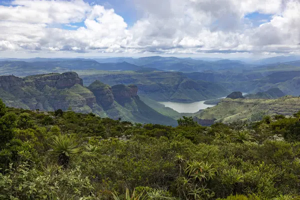 Mariepskop 'ta üç Rondavel arka planda, Güney Afrika