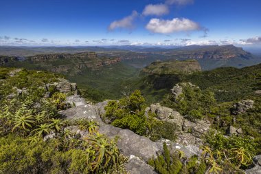 Mariepskop Güney Afrika 'dan Üç Rondavel' in Manzarası