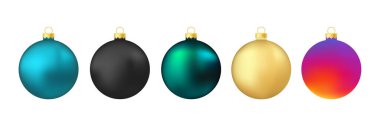 Beyaz arkaplanda izole edilmiş Noel ağacı topları