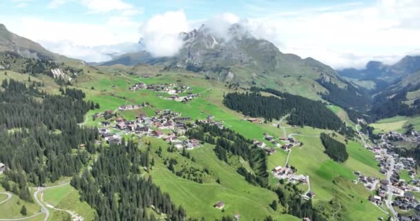 Lech Gemeente Oostenrijkse Deelstaat Vorarlberg Gelegen Bludenz Wintersportvakantiebestemming Zomer Nederlandse — Stockvideo