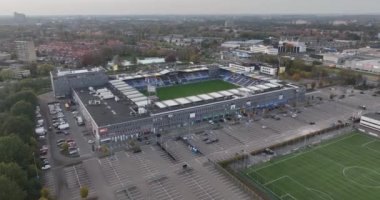 Zwolle, 30 Ekim 2022, Hollanda. MAC PARK Stadyumu PEC Zwolle Hollanda profesyonel futbol kulübünün evidir. Futbol ve etkinlik alanı. Birinci ligde oynayan bir kulüp. Hava aracı görünümü