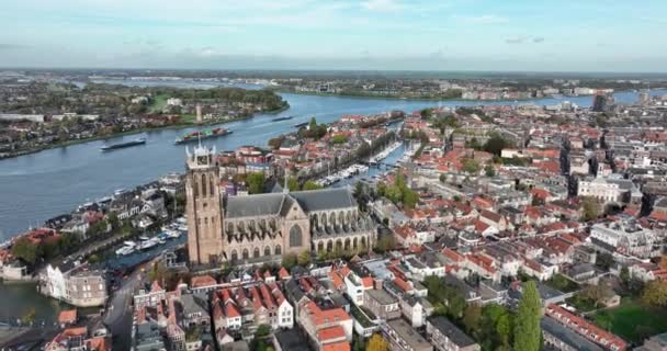 多得勒支市中心 南荷兰多得 荷兰的天际线沿着奥德马斯河 死记硬背的Kerk和历史传统遗产城 — 图库视频影像