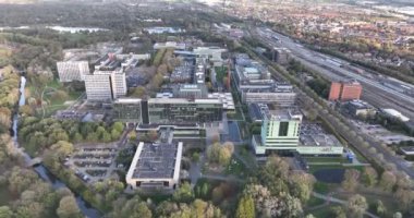 Eindhoven, 2 Kasım 2022, Hollanda. Eindhoven Teknoloji Üniversitesi. Akademik bilim kampüsü teknik bilgi eğitimi ve araştırma binasını inşa ediyor