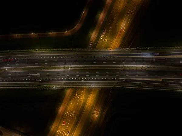 Κυκλοφορία Στον Αυτοκινητόδρομο Α10 Νύχτα Υποδομές Αυτοκινητοδρόμων Υπό Φως Του — Φωτογραφία Αρχείου