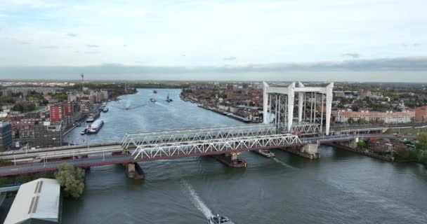 Spoor Brug Dordrecht也被称为Zwijndrechtse Brug铁路桥 连接荷兰南部省份的Dordrecht和Zwijndrecht 在Stadsbrug公路桥旁边 — 图库视频影像