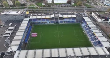 Zwolle, 30 Ekim 2022, Hollanda. MAC PARK Stadyumu PEC Zwolle Hollanda profesyonel futbol kulübünün evidir. Futbol ve etkinlik alanı. Birinci ligde oynayan bir kulüp. Hava aracı görünümü