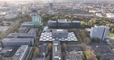 Eindhoven, 2 Kasım 2022, Hollanda. Eindhoven Teknoloji Üniversitesi. Akademik bilim kampüsü teknik bilgi eğitimi ve araştırma binasını inşa ediyor