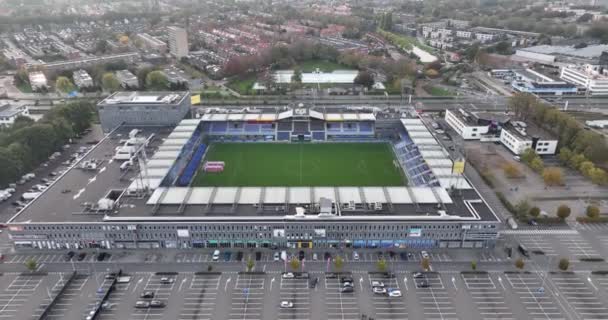 2022年10月30日 オランダのツワレ PecズヴォレオランダのプロサッカークラブのMac Parkスタジアムのホーム サッカーとイベントのアリーナ クラブは第1部でプレー 空中ドローンビュー — ストック動画