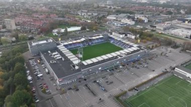Zwolle, 30 Ekim 2022, Hollanda. MAC PARK Stadyumu PEC Zwolle Hollanda profesyonel futbol kulübünün evidir. Futbol ve etkinlik alanı. Birinci ligde oynayan bir kulüp. Hava aracı görünümü