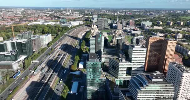 2022年10月6日 阿姆斯特丹 阿姆斯特丹Zuidas高层金融区办公大楼 国家和国际公司和机构及基础设施 — 图库视频影像
