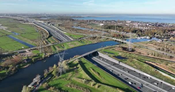 Aquadukt Vechtzicht Muiden Den Niederlanden Infrastruktur Straße Autobahn Fluss Wasserstraßenüberquerung — Stockvideo