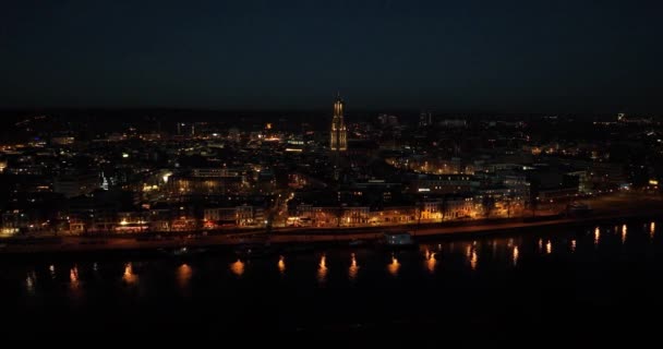 Město Arnhem Nizozemsku Noci Letecký Dron Centrum Města Řeka Rýna — Stock video