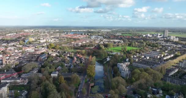 ボッシュ Den Bosch Aka Hertogenbosch 北ブラバント州の州都 オランダ人 都市の上空の航空概要 交通インフラと街の景色 — ストック動画