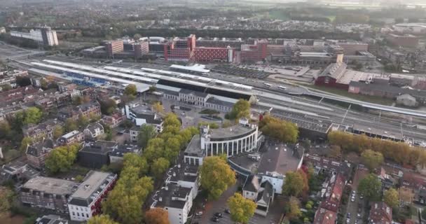 Station Zwolle Stad Zwolle Overijssel Belangrijke Spoorwegknooppunt Spoorlijnen Vanuit Richtingen — Stockvideo