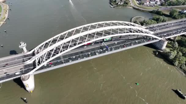 荷兰南荷兰鹿特丹省东部鹿特丹Ijsselmonde和Kralingen Crooswijk的Nieuwe Maas桥上的Van Brienoordbrug拱桥 — 图库视频影像