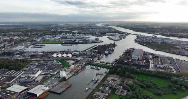 Dordrecht Oktober 2022 Niederlande Dordrecht Binnenhafen Maritime Fertigungsindustrie Logistikdienstleister Und — Stockvideo