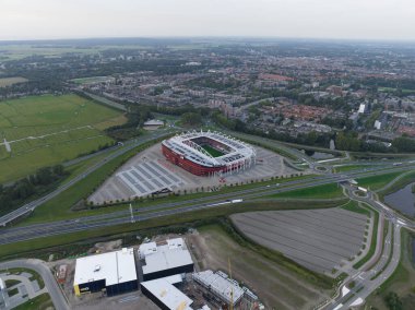 Alkmaar, 21 Eylül 2022, Hollanda. Hollanda futbol kulübü AZ 'nin futbol stadyumu AFAS Stadyumu. Hava aracı genel görünümü.