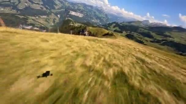 Ελβετία Βουνά Fpv Βουνό Surfing Ακραία Αθλήματα Κοντά Πετούν Κορυφογραμμές — Αρχείο Βίντεο